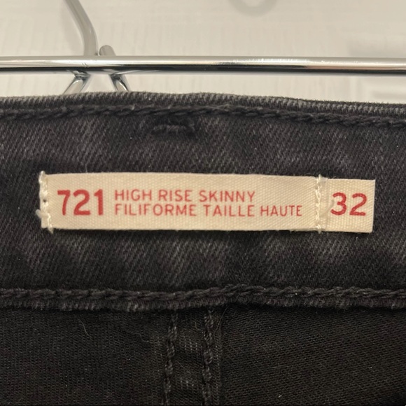 Levi’s Faded Black 721 High Rise Skinny Jean - Picture 3 of 3